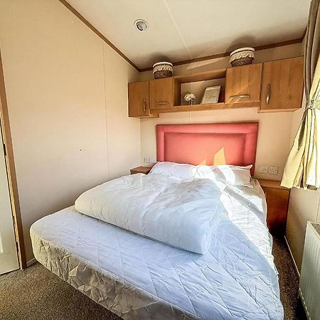 Lovely 6 Berth Caravan For Hire At Manor Park In Hunstanton Norfolk Ref 23044S Esterno foto